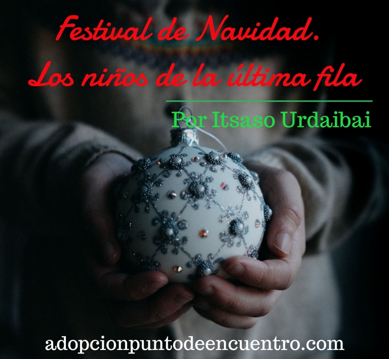 Festival de Navidad. Los niños de la última fila. Por Itsaso Urdaibai